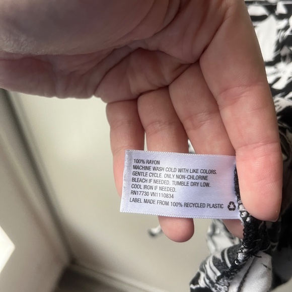 Black & White Triangle Patterned Tank Top, Mossino Supply Co., Size L - Picture 5 of 6